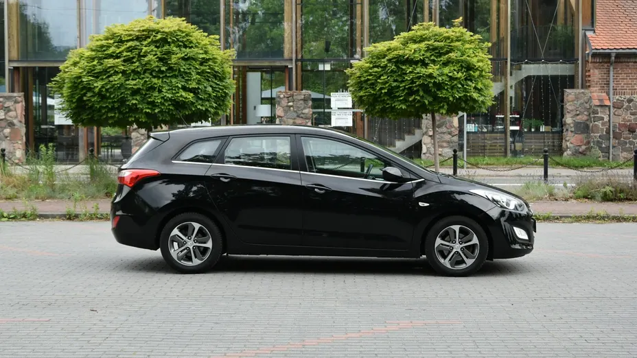 HYUNDAI i30 -