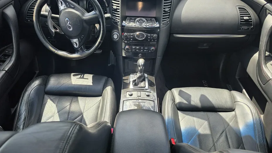 INFINITI QX70 -