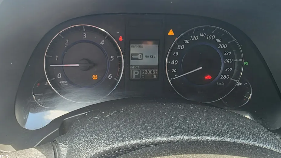 INFINITI QX70 -