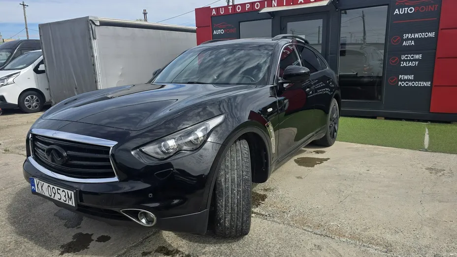 INFINITI QX70 -