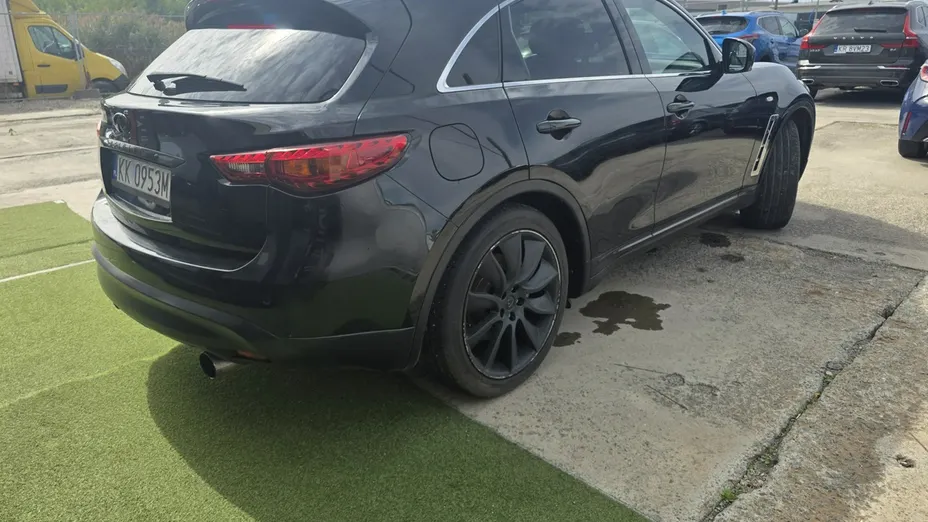 INFINITI QX70 -