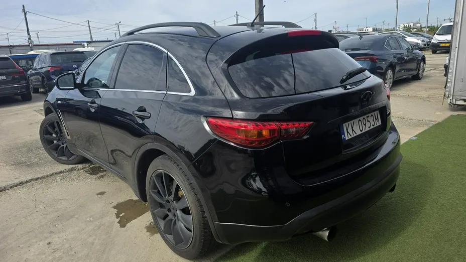 INFINITI QX70 -