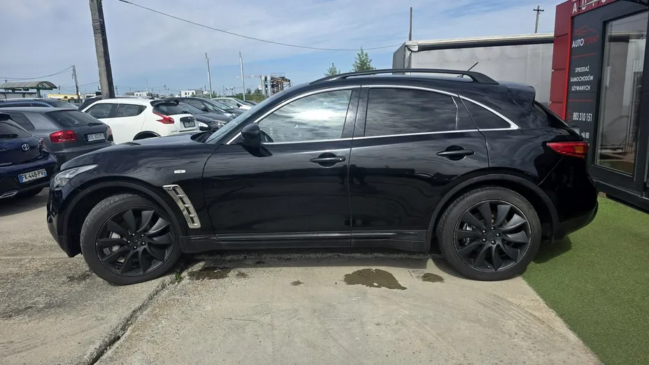 INFINITI QX70 -