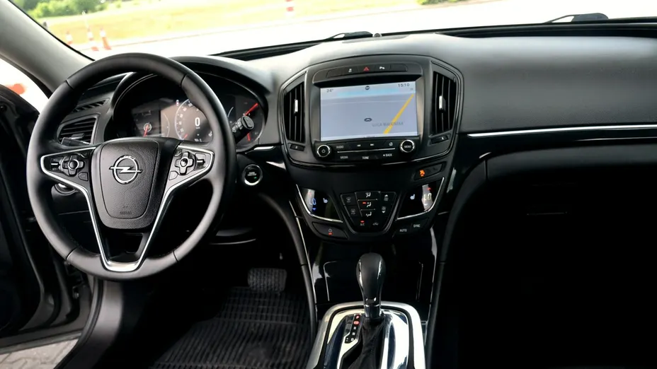 OPEL Insignia -