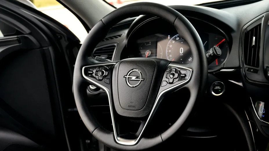 OPEL Insignia -