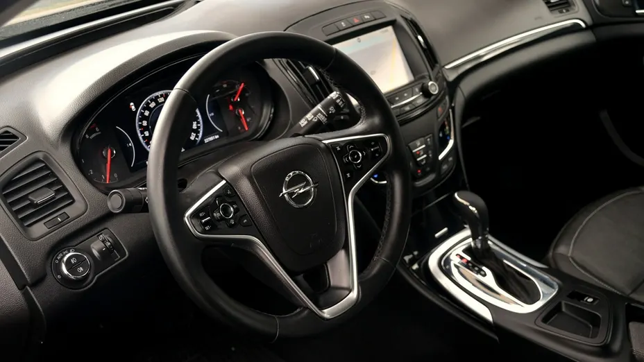 OPEL Insignia -