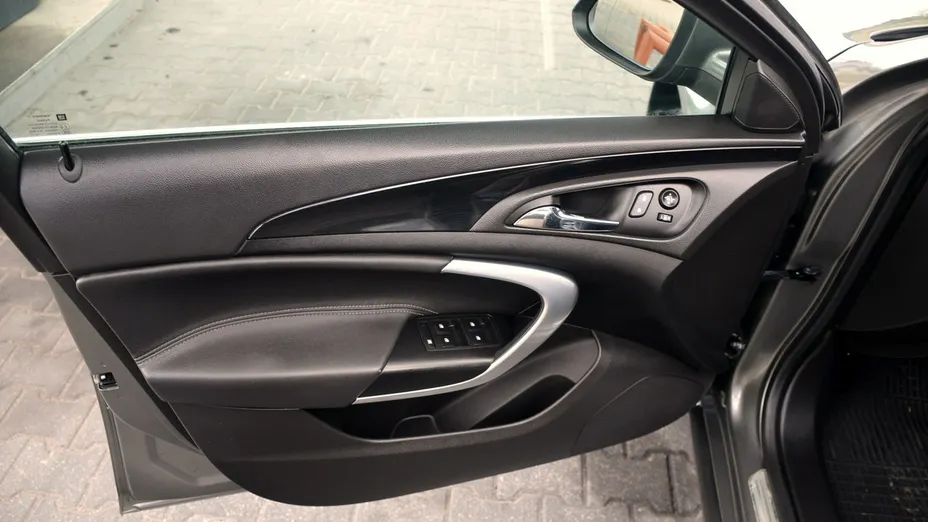 OPEL Insignia -