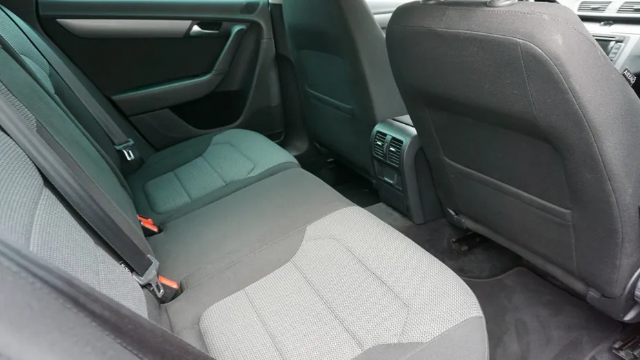 VOLKSWAGEN Passat -