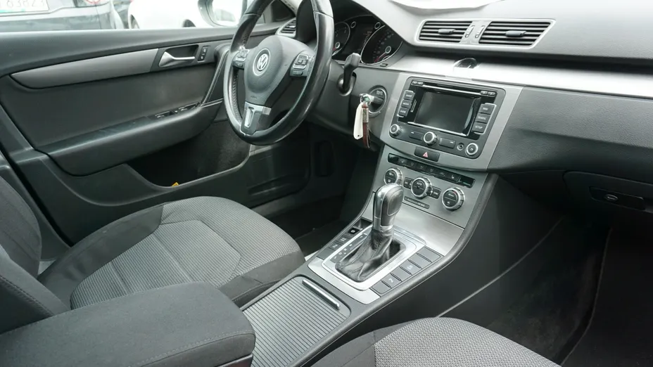 VOLKSWAGEN Passat -