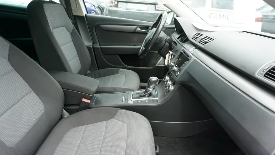 VOLKSWAGEN Passat -