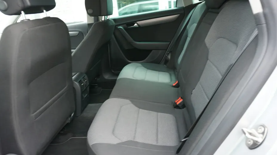 VOLKSWAGEN Passat -