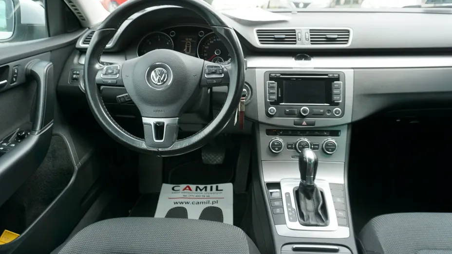 VOLKSWAGEN Passat -
