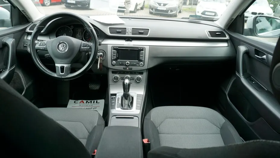 VOLKSWAGEN Passat -