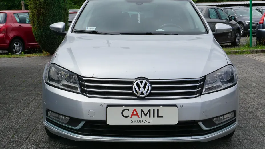 VOLKSWAGEN Passat -