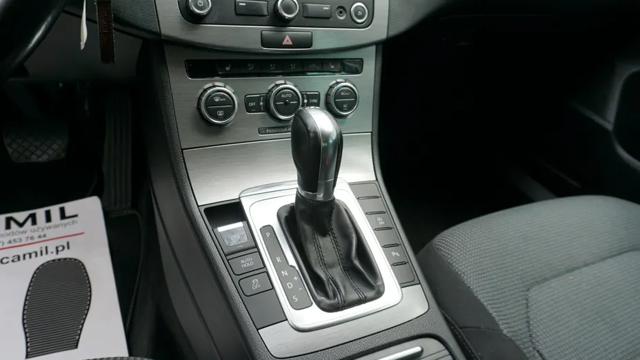 VOLKSWAGEN Passat -