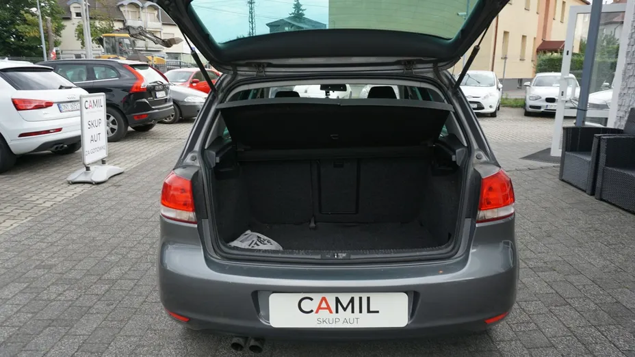 VOLKSWAGEN Golf -