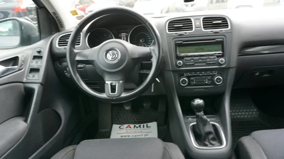 VOLKSWAGEN Golf -