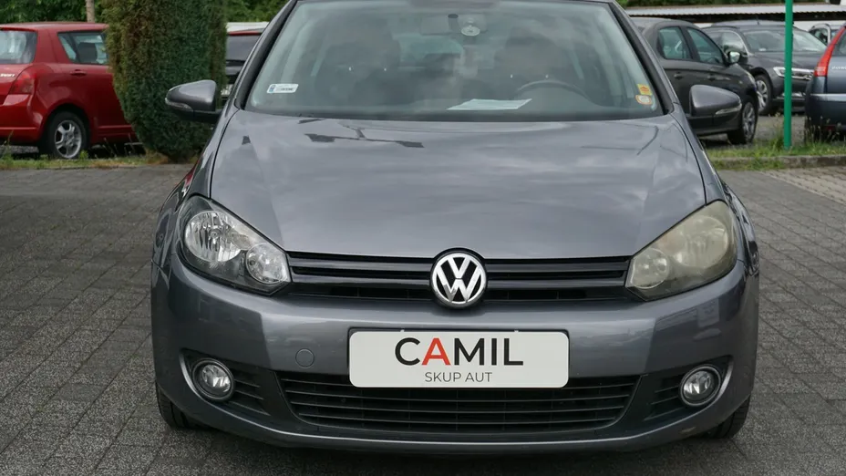 VOLKSWAGEN Golf -