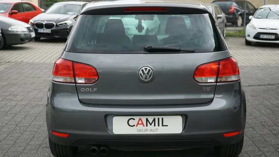 VOLKSWAGEN Golf -