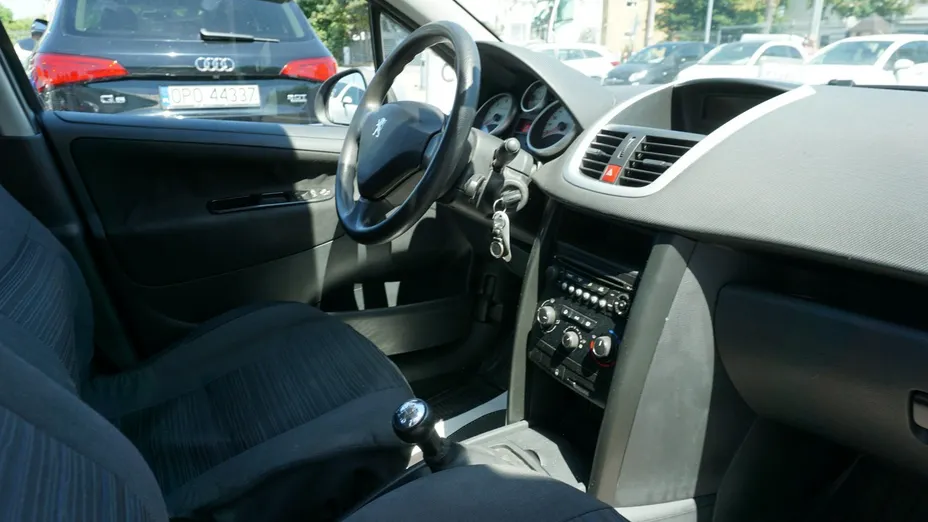 PEUGEOT 207 -