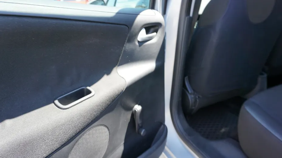 PEUGEOT 207 -