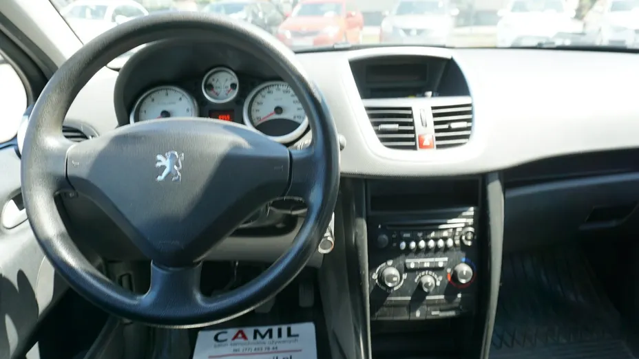 PEUGEOT 207 -