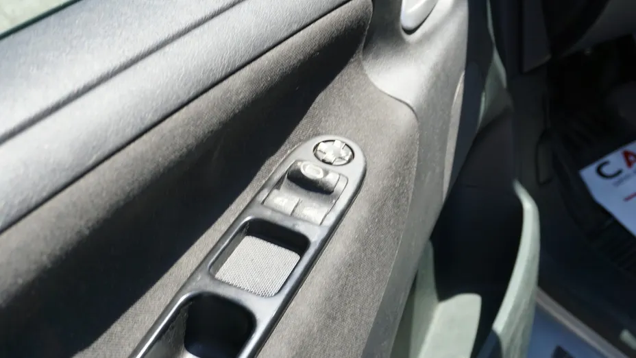 PEUGEOT 207 -