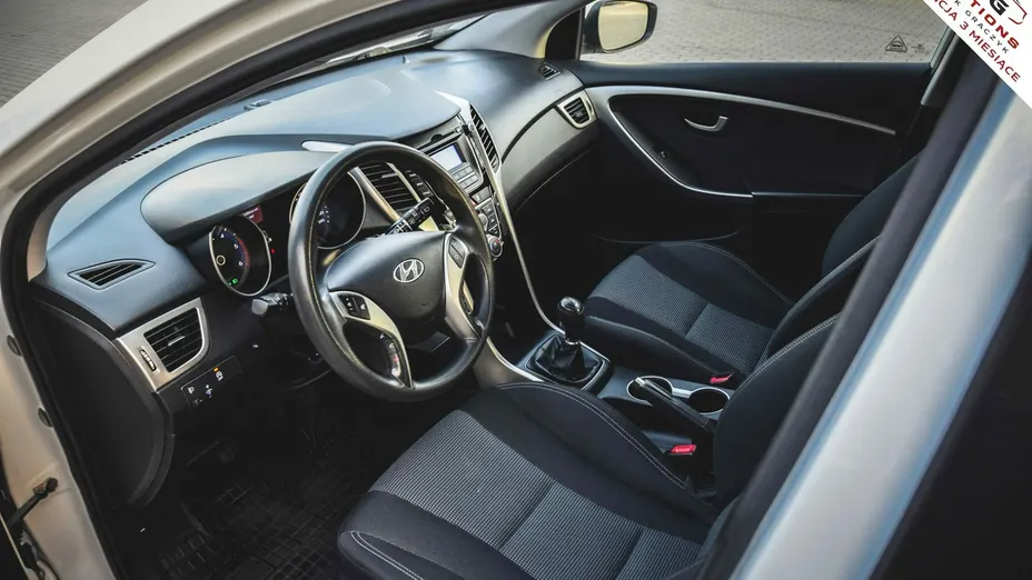 HYUNDAI i30 -