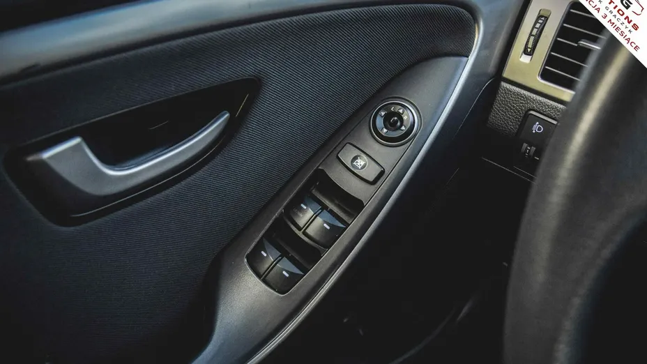 HYUNDAI i30 -