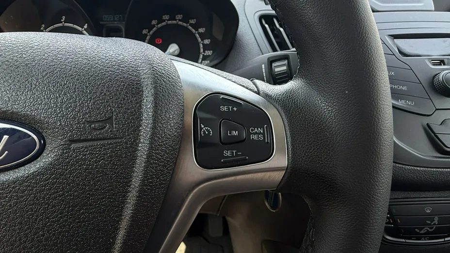 FORD Transit Courier -