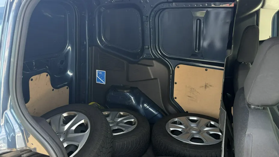 FORD Transit Courier -