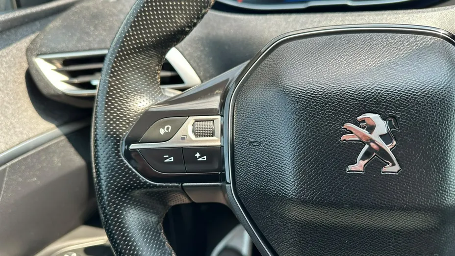 PEUGEOT 3008 -