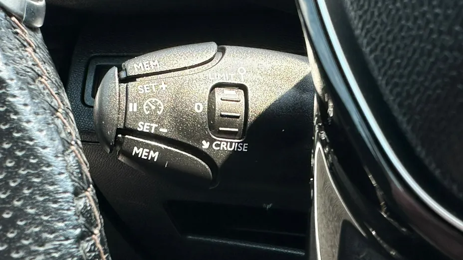 PEUGEOT 3008 -