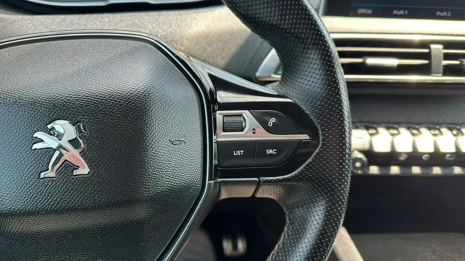 PEUGEOT 3008 -