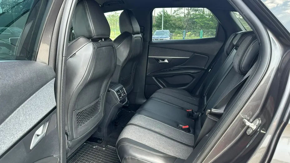 PEUGEOT 3008 -
