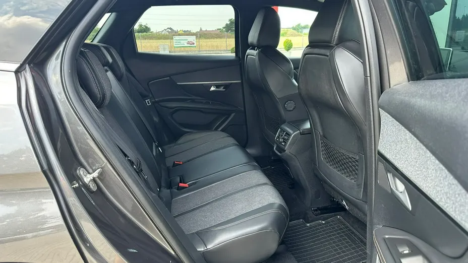 PEUGEOT 3008 -