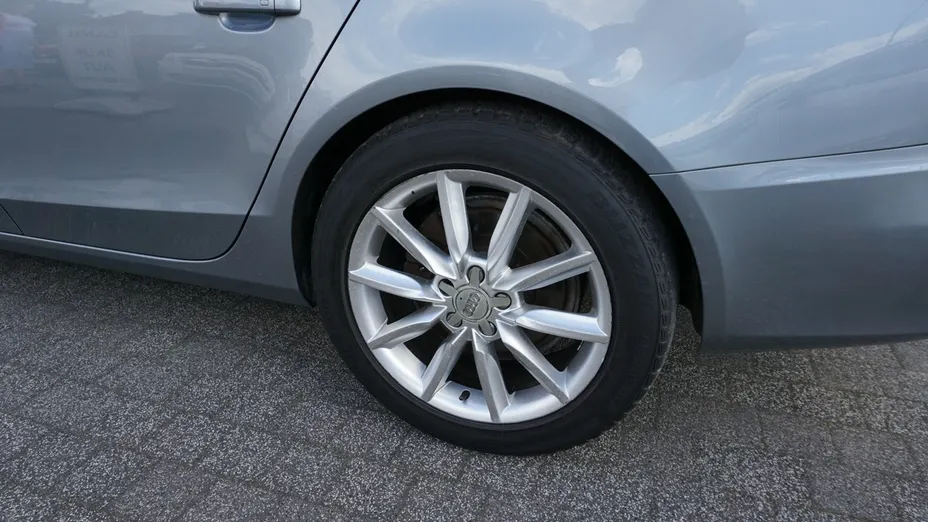 AUDI A4 -