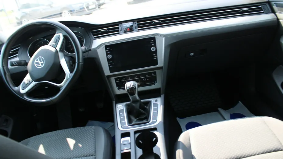 VOLKSWAGEN Passat -