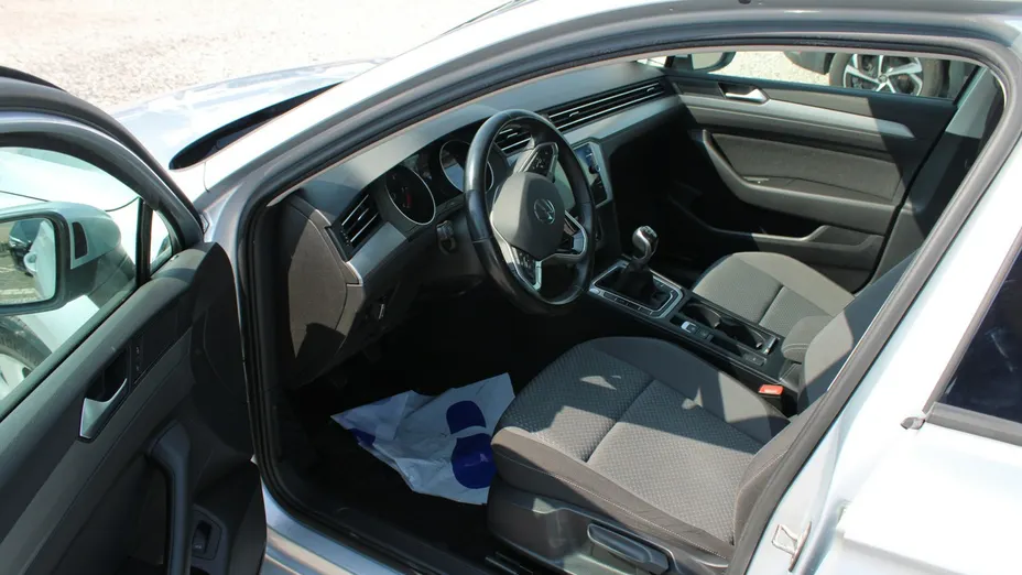 VOLKSWAGEN Passat -