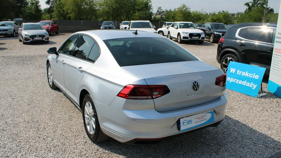 VOLKSWAGEN Passat -