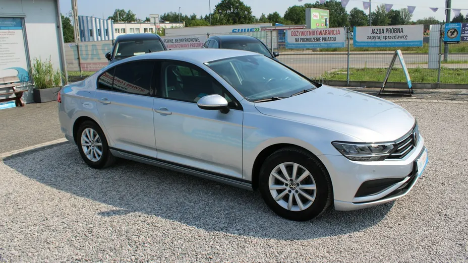 VOLKSWAGEN Passat -