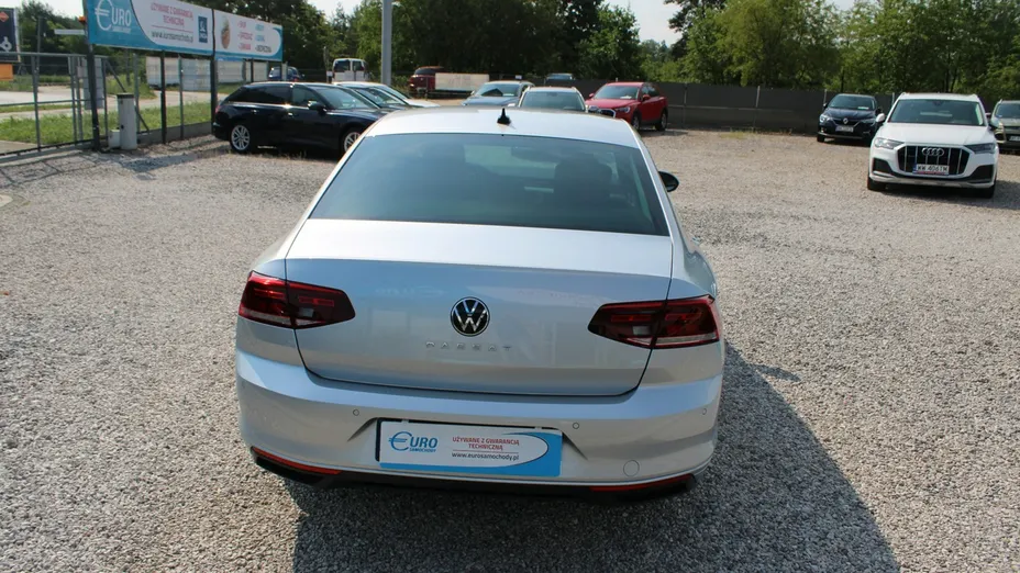 VOLKSWAGEN Passat -