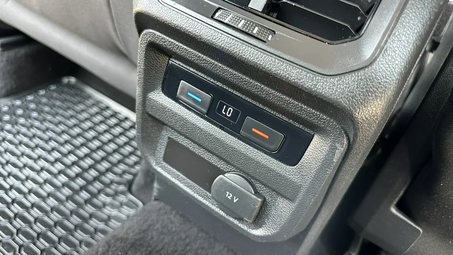 VOLKSWAGEN Tiguan -