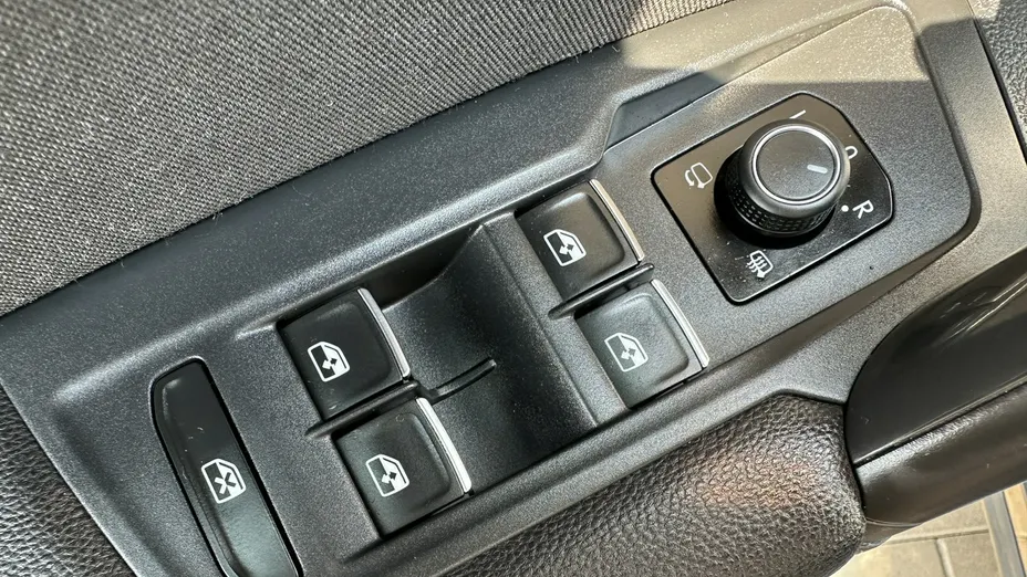 VOLKSWAGEN Tiguan -