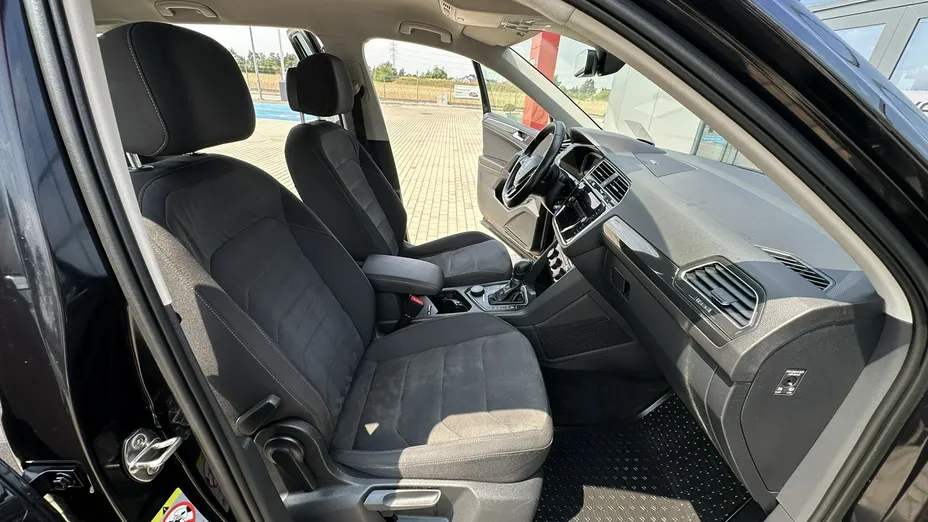 VOLKSWAGEN Tiguan -