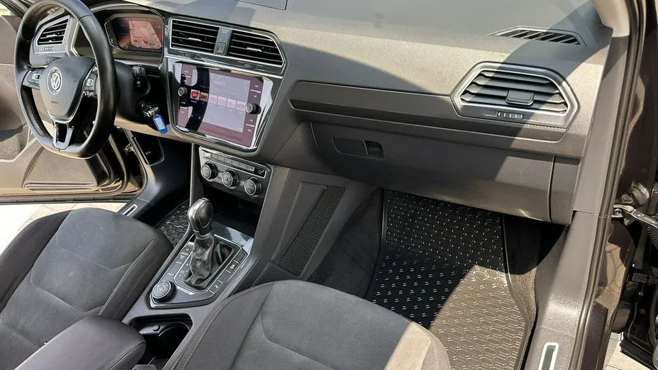 VOLKSWAGEN Tiguan -