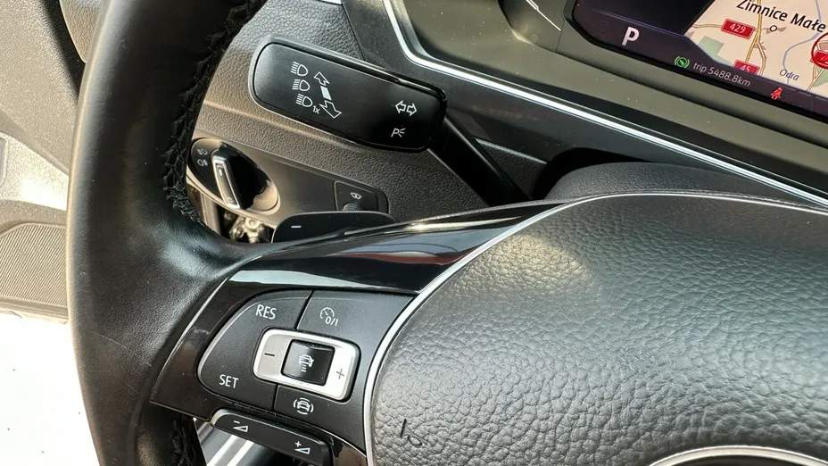 VOLKSWAGEN Tiguan -