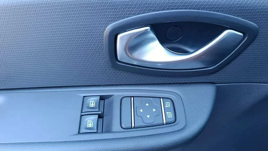 RENAULT Clio -