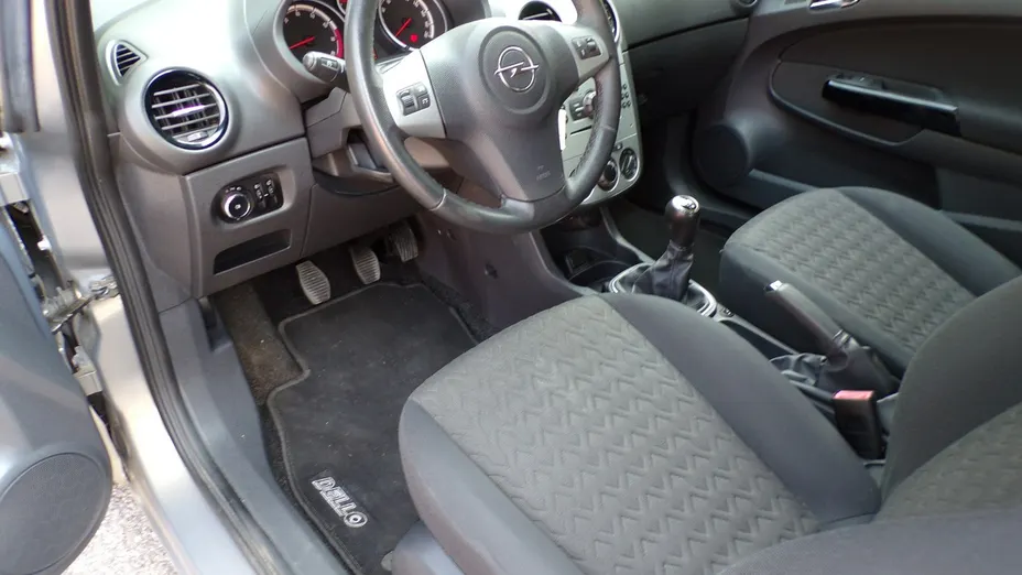 OPEL Corsa -