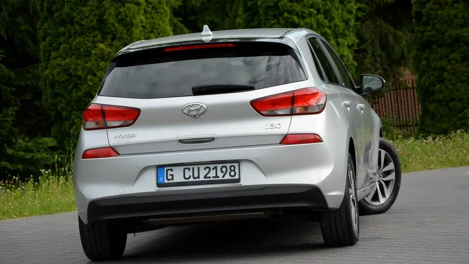 HYUNDAI i30 -